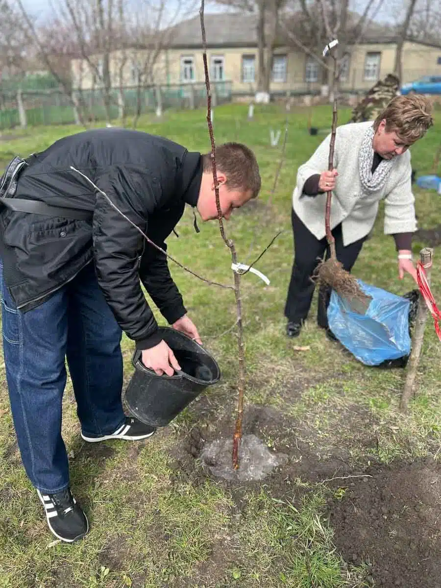 переяславська гімназія 1 сад памʼяті