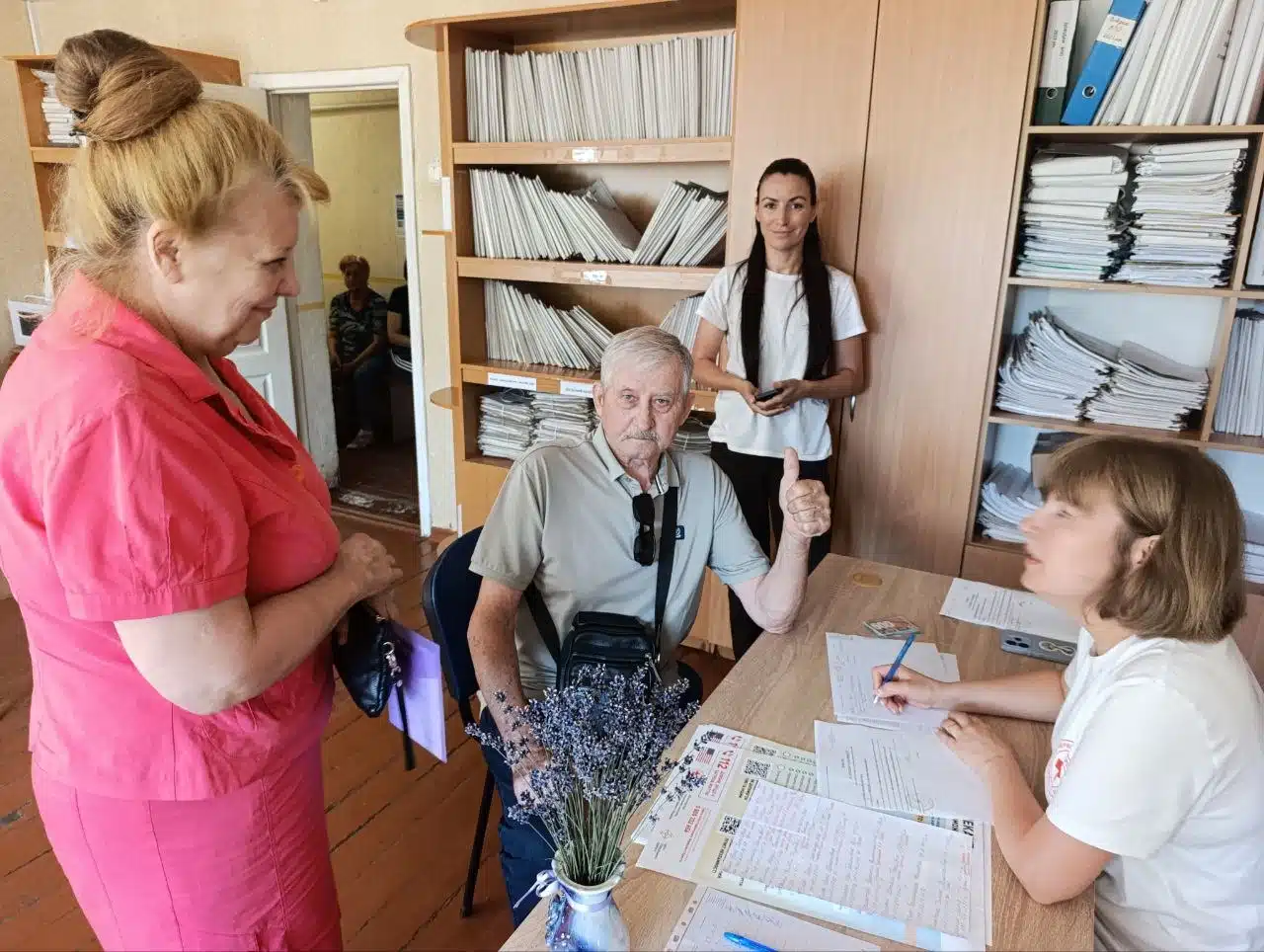У Переяславі Червоний Хрест передав грошові сертифікати ВПО та провів тренінг для соцпрацівників
