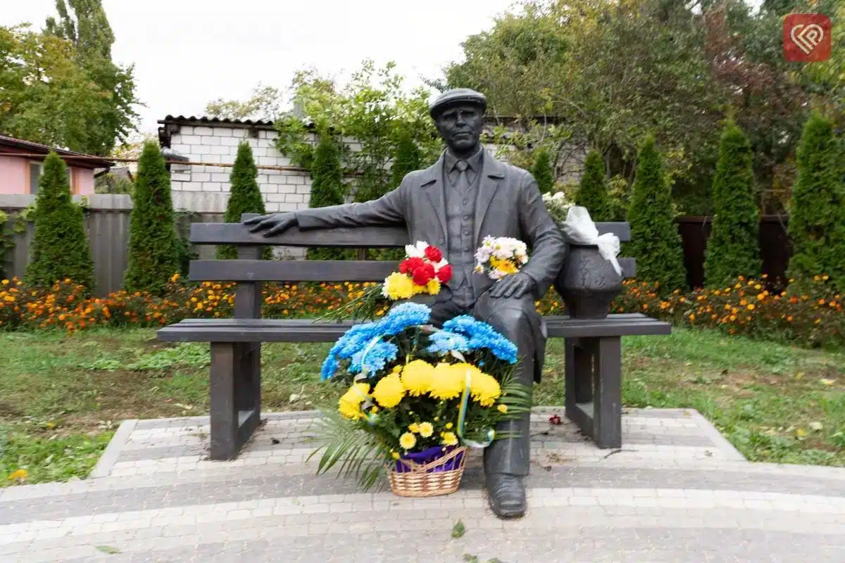 Михайло Сікорський Переяслав памʼятник