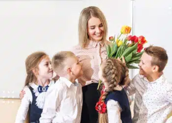 день вчителя день працівників освіти що подарувати вчителю