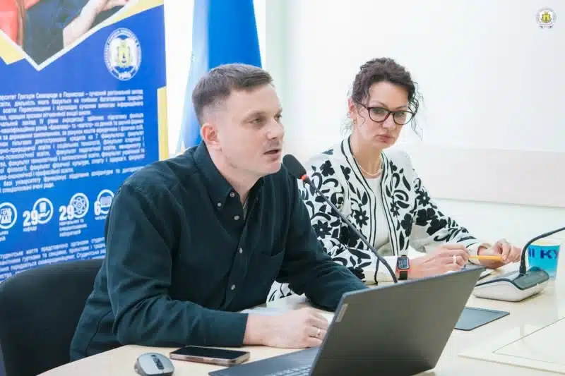 Юна переяславка Дана Мушенок (MILORA) презентувала зворушливу пісню та кліп «Бабусині руки» (відео) — фото 2