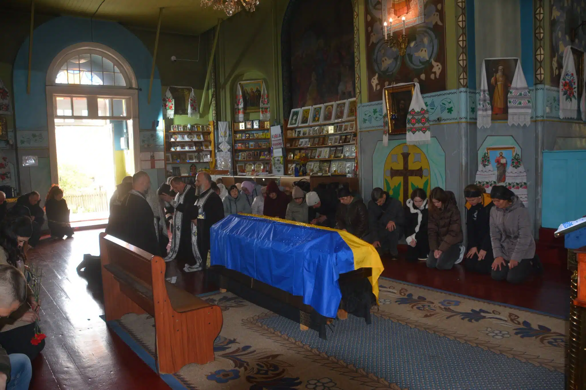 Онучки не дочекалися улюбленого дідуся: на Переяславщині провели в останню путь 55-річного Героя Андрія Бутовича — фото 3