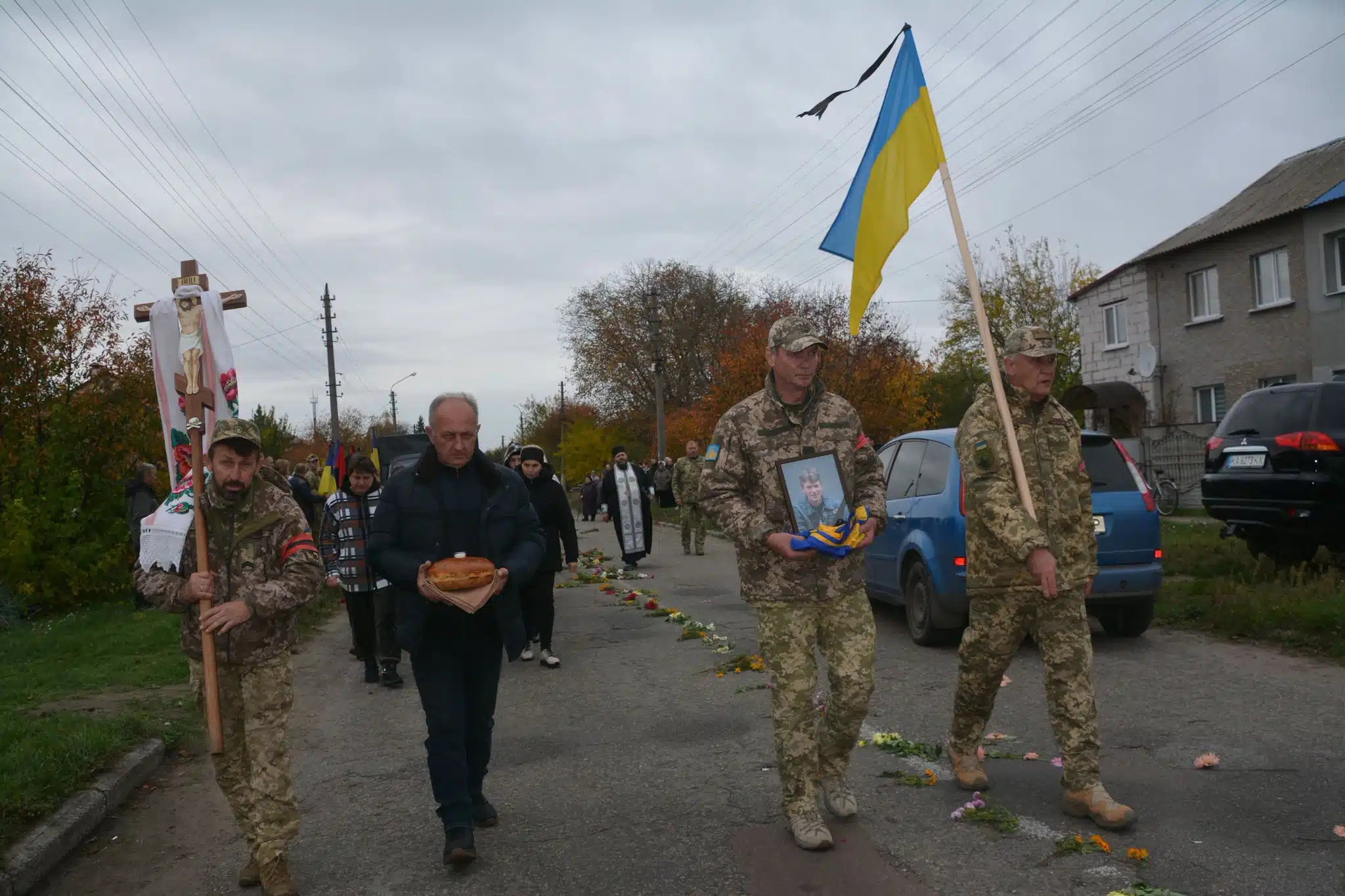 Онучки не дочекалися улюбленого дідуся: на Переяславщині провели в останню путь 55-річного Героя Андрія Бутовича — фото 6