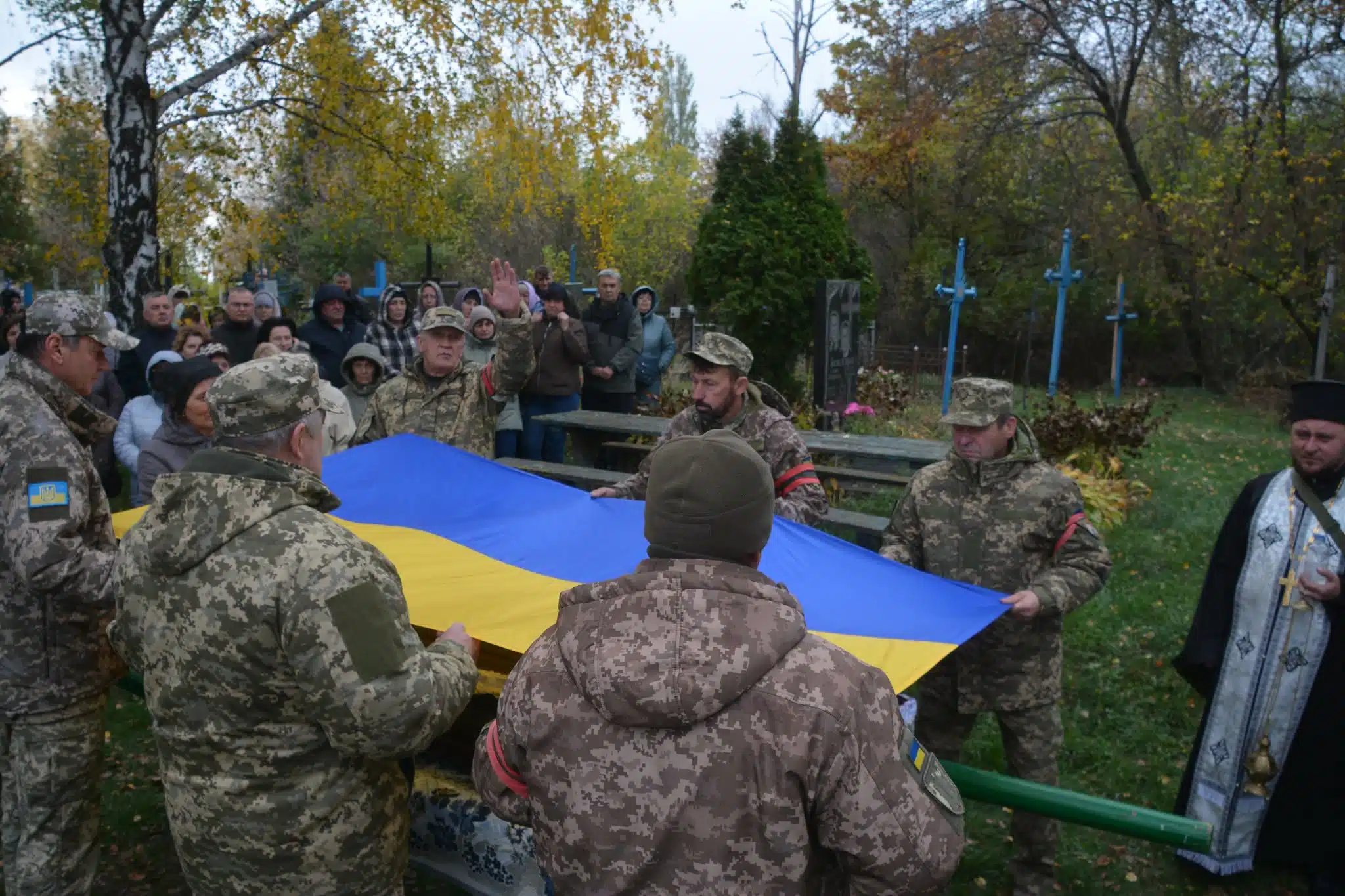 Онучки не дочекалися улюбленого дідуся: на Переяславщині провели в останню путь 55-річного Героя Андрія Бутовича — фото 7