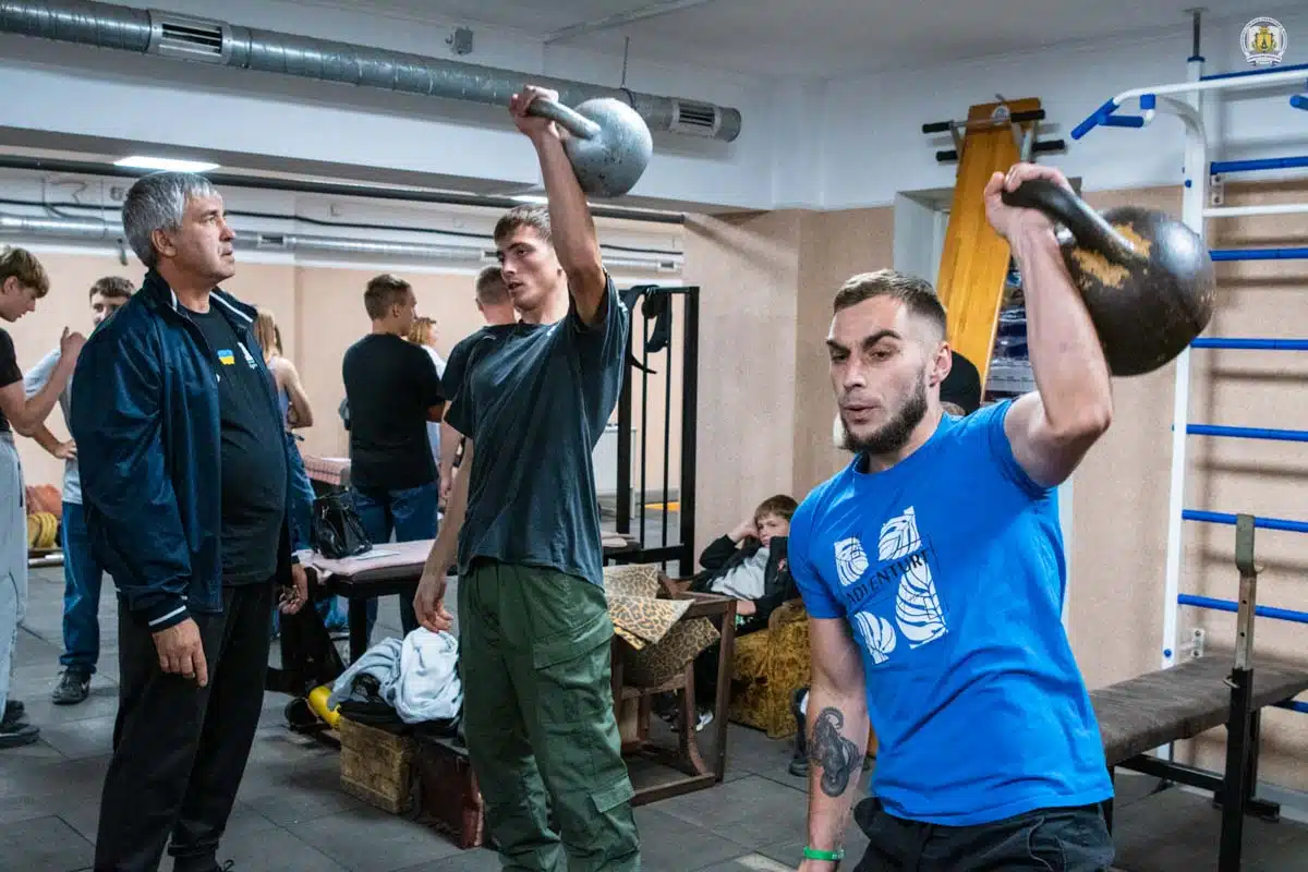 В Університеті визначили кращих з армрестлінгу та гирьового спорту: серед переможців – учасники «Сильні Переяслава» — фото 5