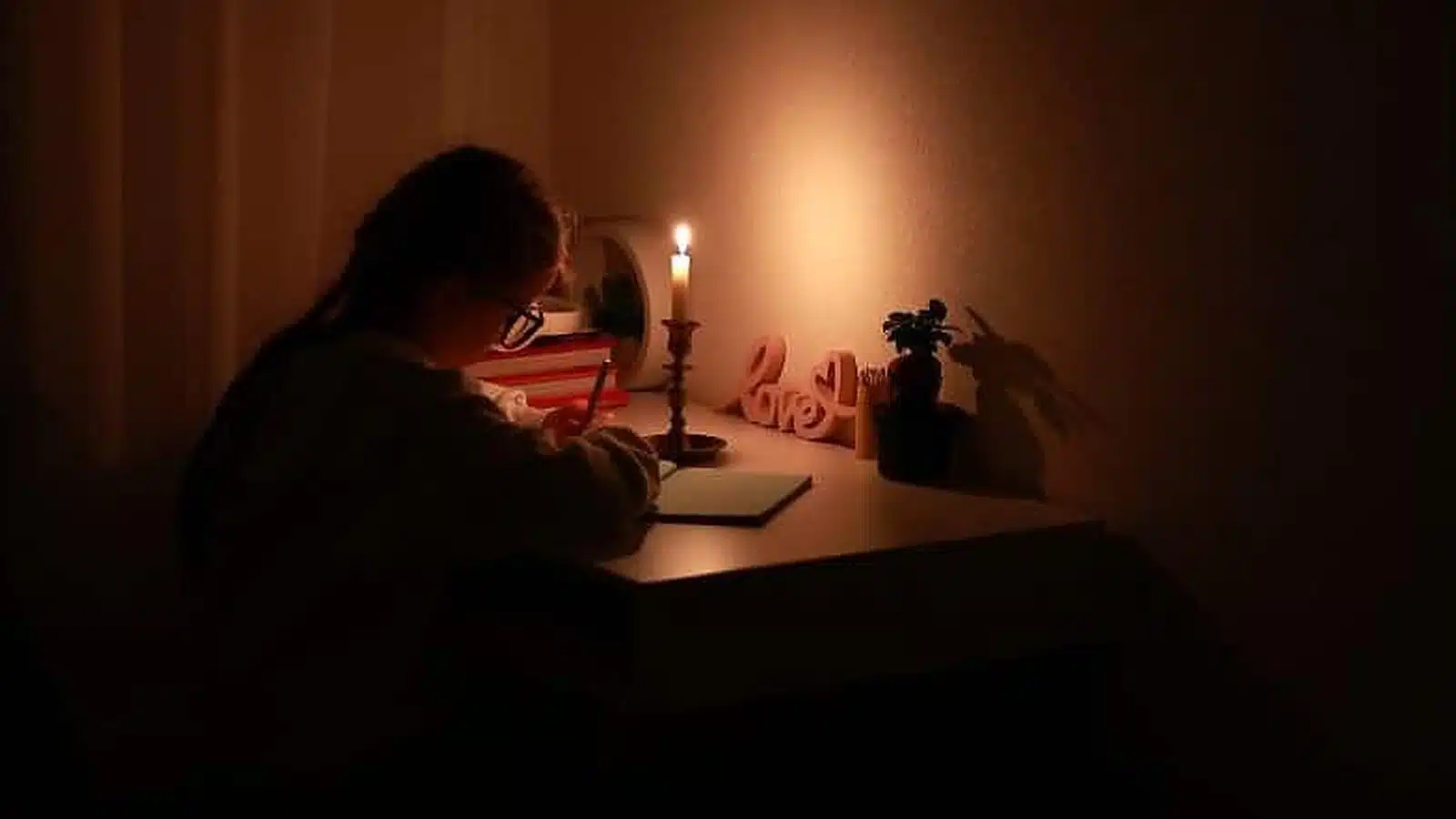 Графіки відключень на Київщині 13 жовтня: коли не буде світла
