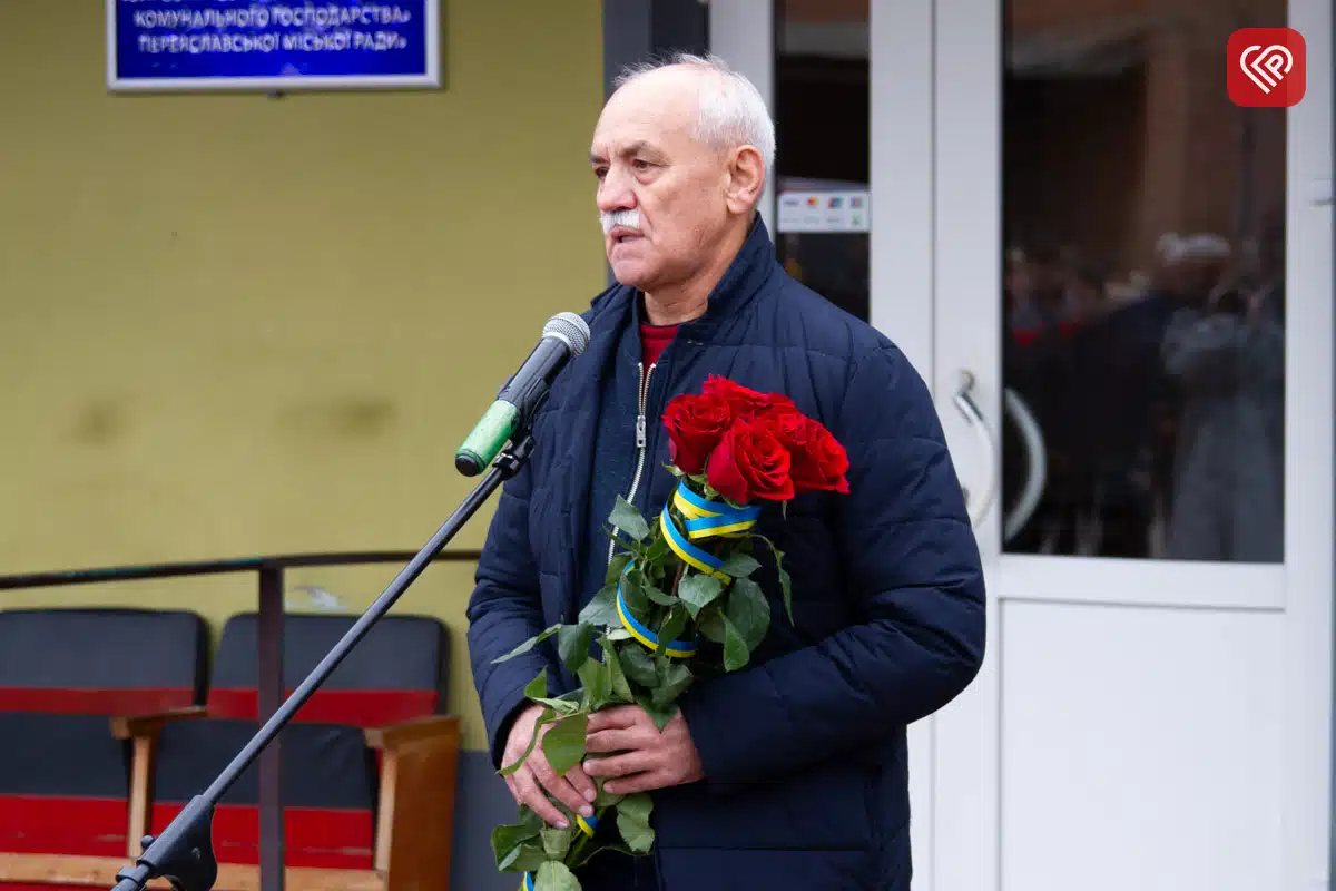 У Переяславі відкрили меморіальну дошку Герою Костянтину Боднару – працівнику ВУЖКГ, який загинув на фронті — фото 16