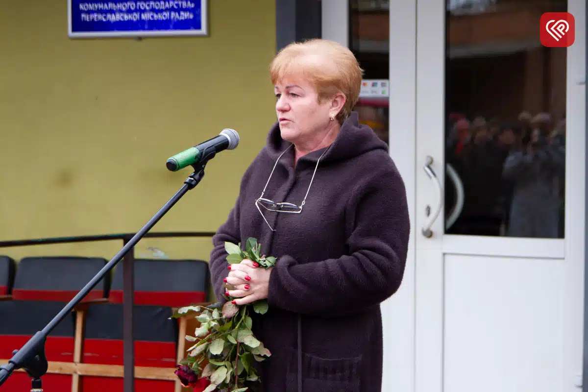 У Переяславі відкрили меморіальну дошку Герою Костянтину Боднару – працівнику ВУЖКГ, який загинув на фронті — фото 17