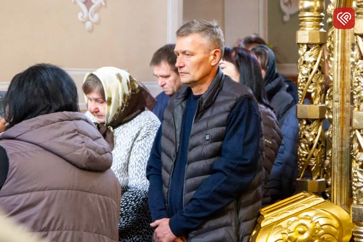 Щодня возив дітей до школи, а потім став на захист України: на Переяславщині попрощалися з Героєм Олександром Кочубеєм — фото 13