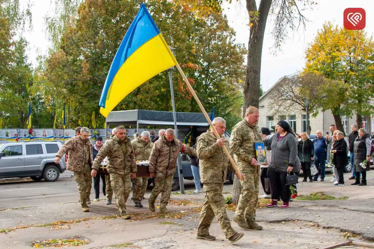 Щодня возив дітей до школи, а потім став на захист України: на Переяславщині попрощалися з Героєм Олександром Кочубеєм — фото 2