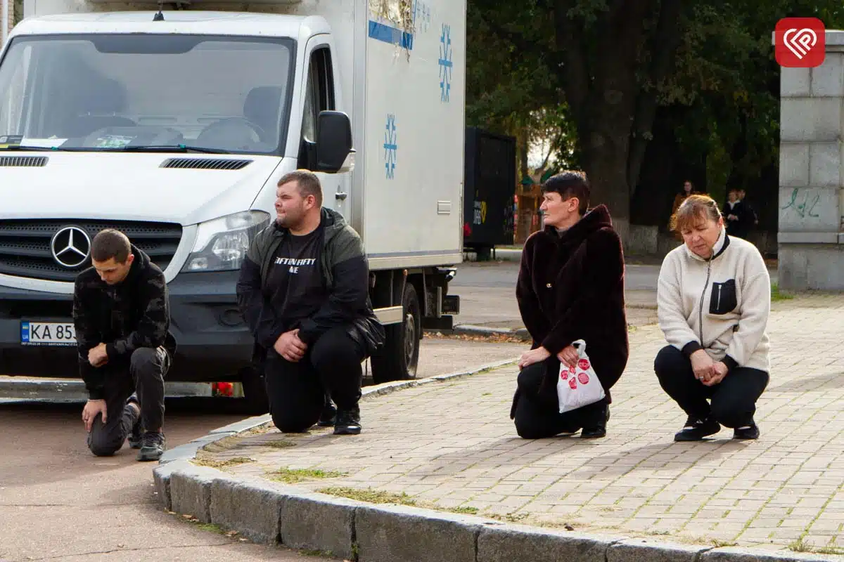 Щодня возив дітей до школи, а потім став на захист України: на Переяславщині попрощалися з Героєм Олександром Кочубеєм — фото 23