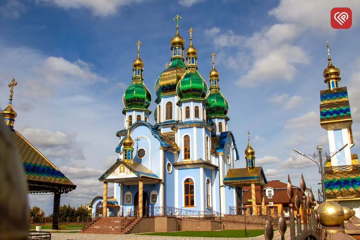 «Він захищав нас від небезпеки з неба, а тепер оберігатиме з небес»: у Переяславі попрощалися з командиром взводу ДФТГ Андрієм Литвиненком — фото 12