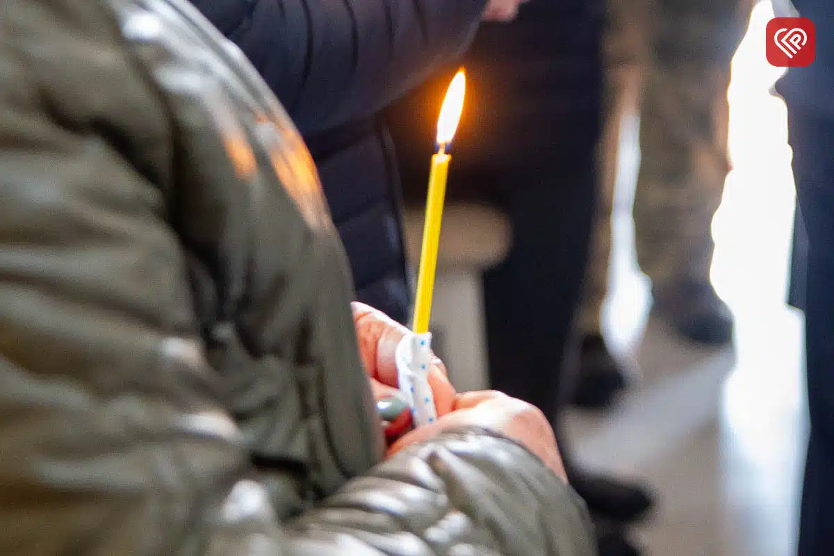 «Він захищав нас від небезпеки з неба, а тепер оберігатиме з небес»: у Переяславі попрощалися з командиром взводу ДФТГ Андрієм Литвиненком — фото 17