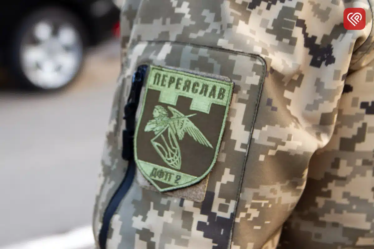 «Він захищав нас від небезпеки з неба, а тепер оберігатиме з небес»: у Переяславі попрощалися з командиром взводу ДФТГ Андрієм Литвиненком — фото 3