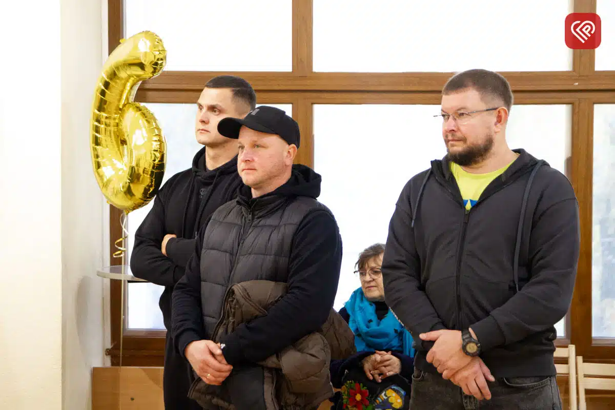 «Я біжу по полю, а в небі летить дрон»: Людмила Башук та її учні презентували у Переяславі виставку «Стежка додому» — фото 13