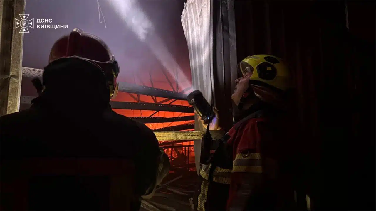 Вночі ворог вдарив по підприємству на Київщині: є загиблі та постраждалі — фото 4