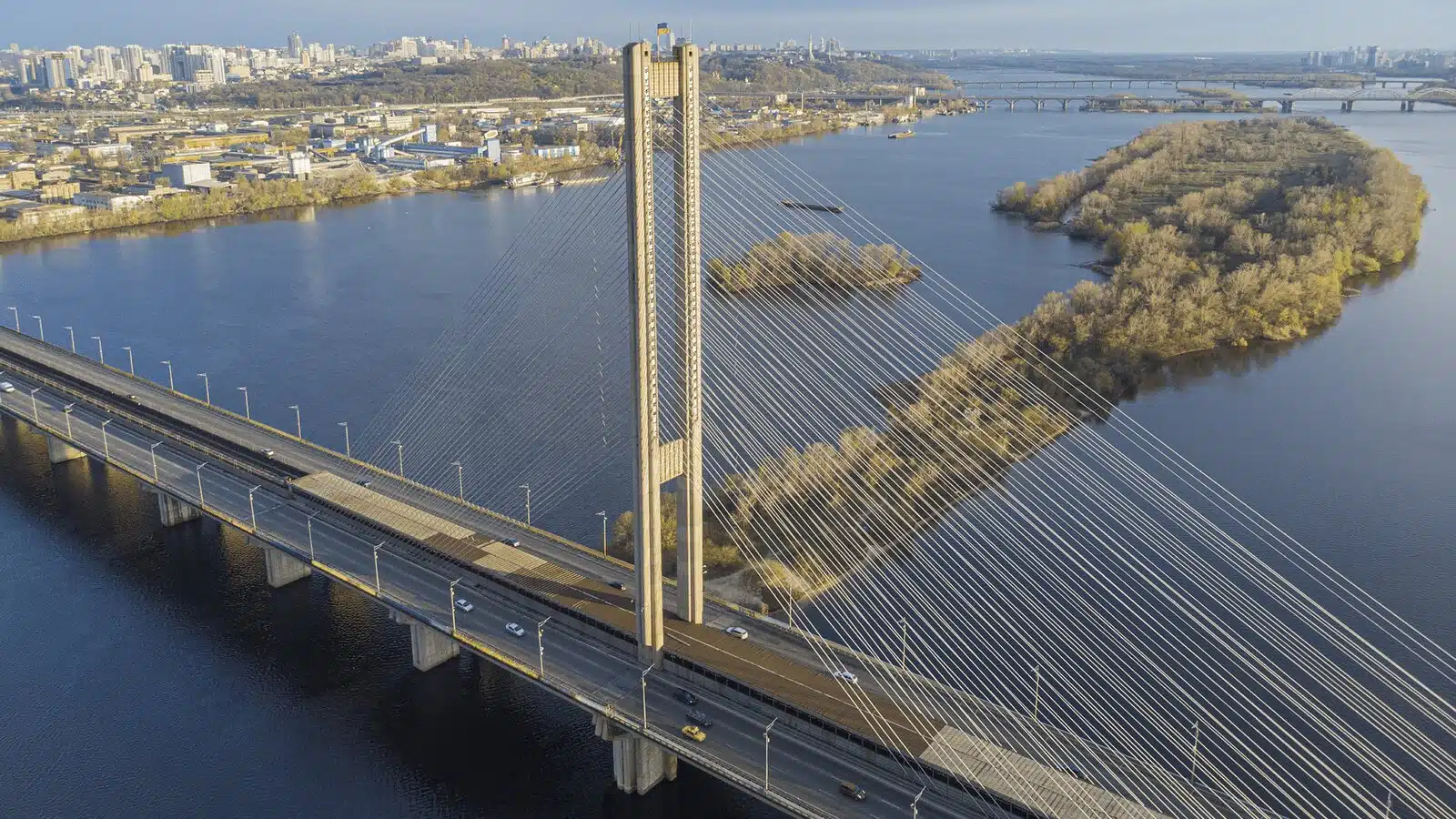 Південний міст у Києві частково відкривають з 30 жовтня: нова схема руху та обмеження